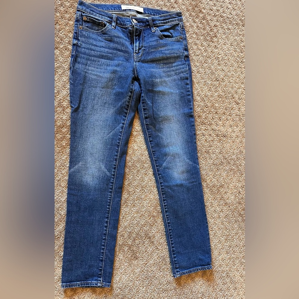GAP Women’s Short Straight Leg Jeans